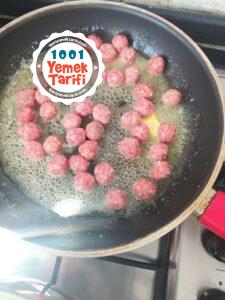 Köfteli Yoğurt Çorbası Nasıl Yapılır