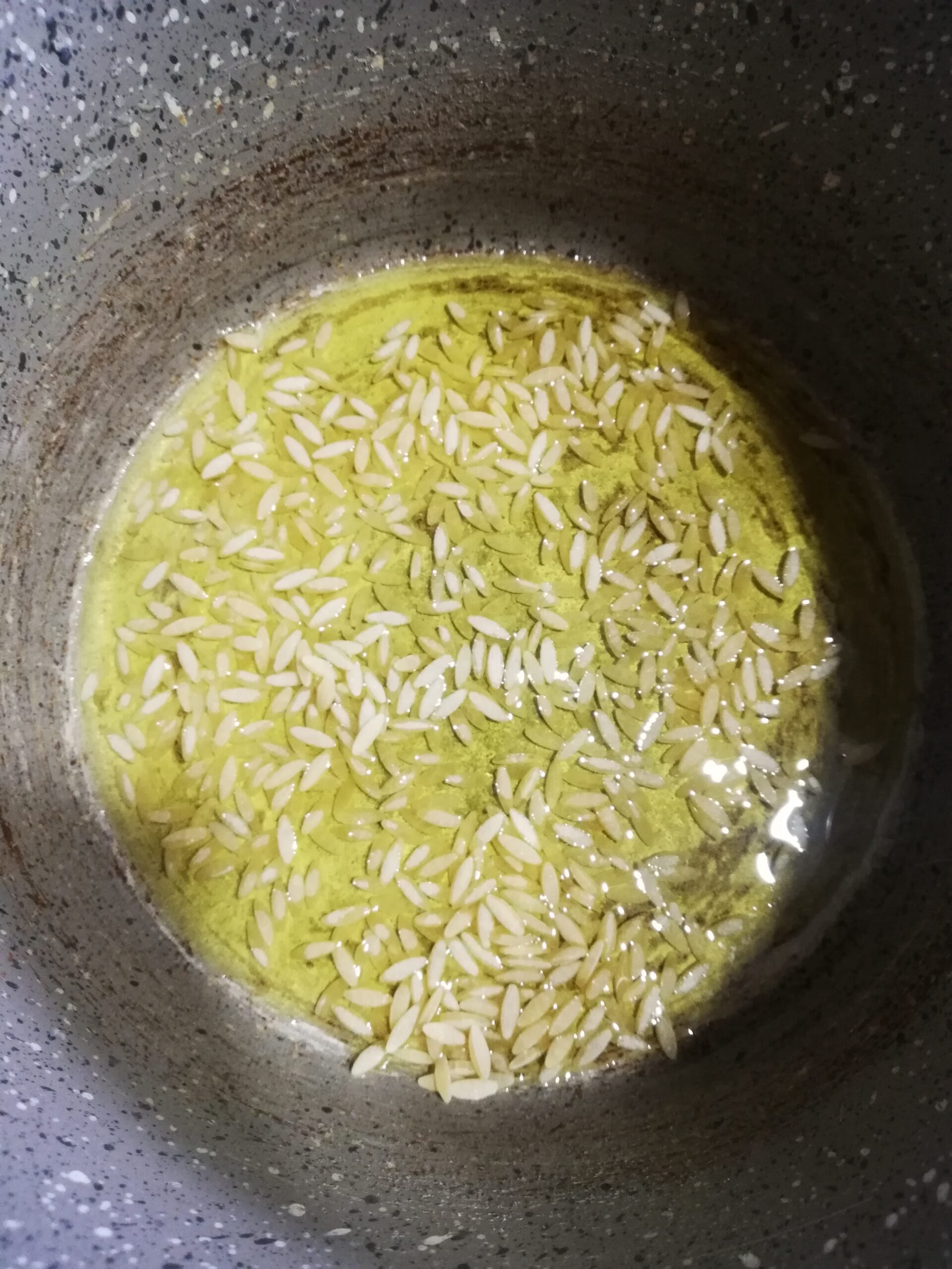 Arpa Şehriyeli Domates Çorbası Tarifi