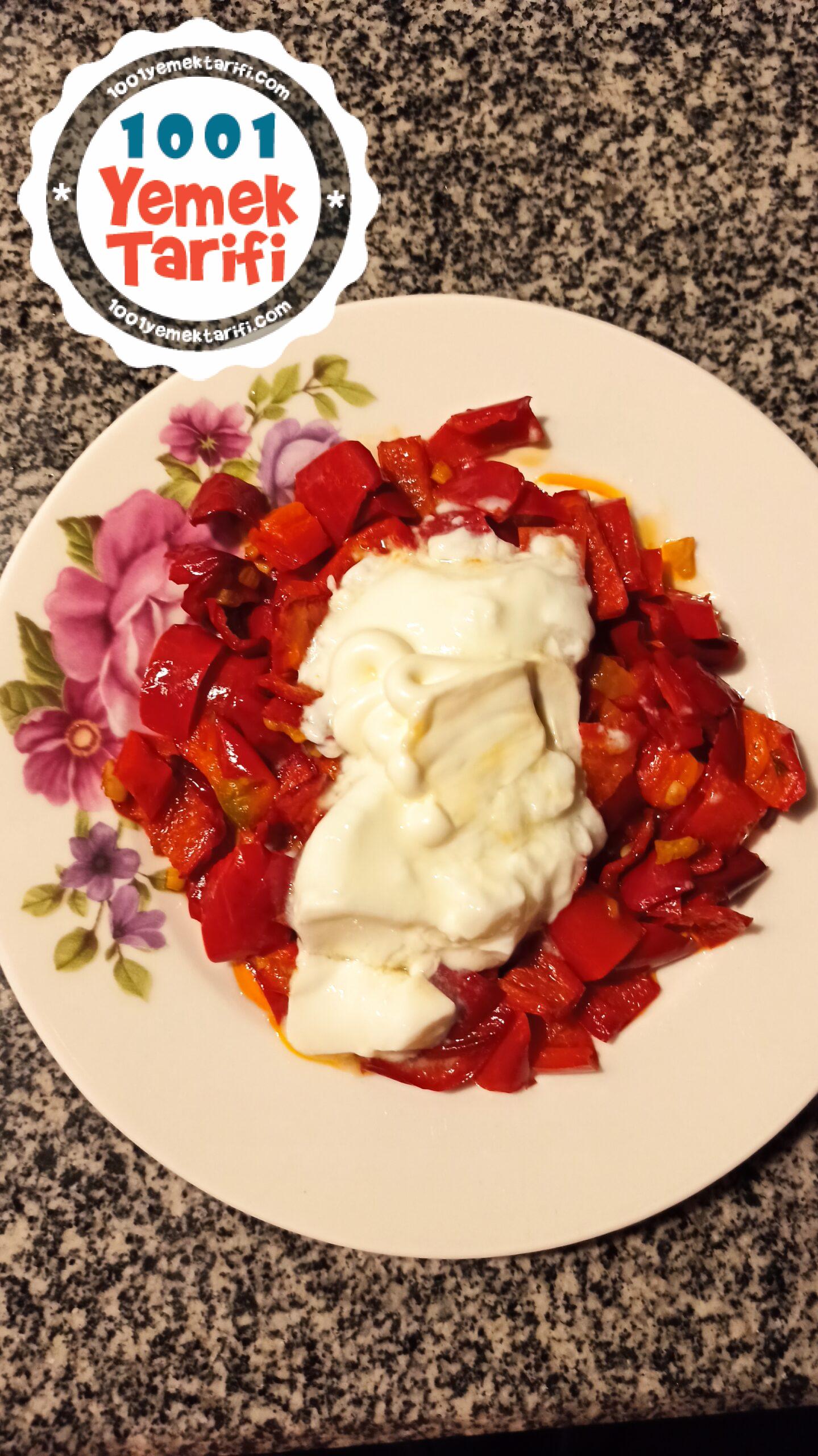 Yoğurtlu Kapya Biber Salatası