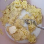 Güveçte Püreli Tavuk Sote