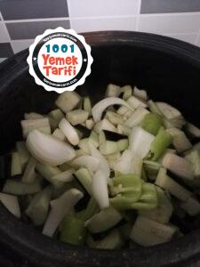 Etli Patlıcan Yemeği Nasıl Yapılır?