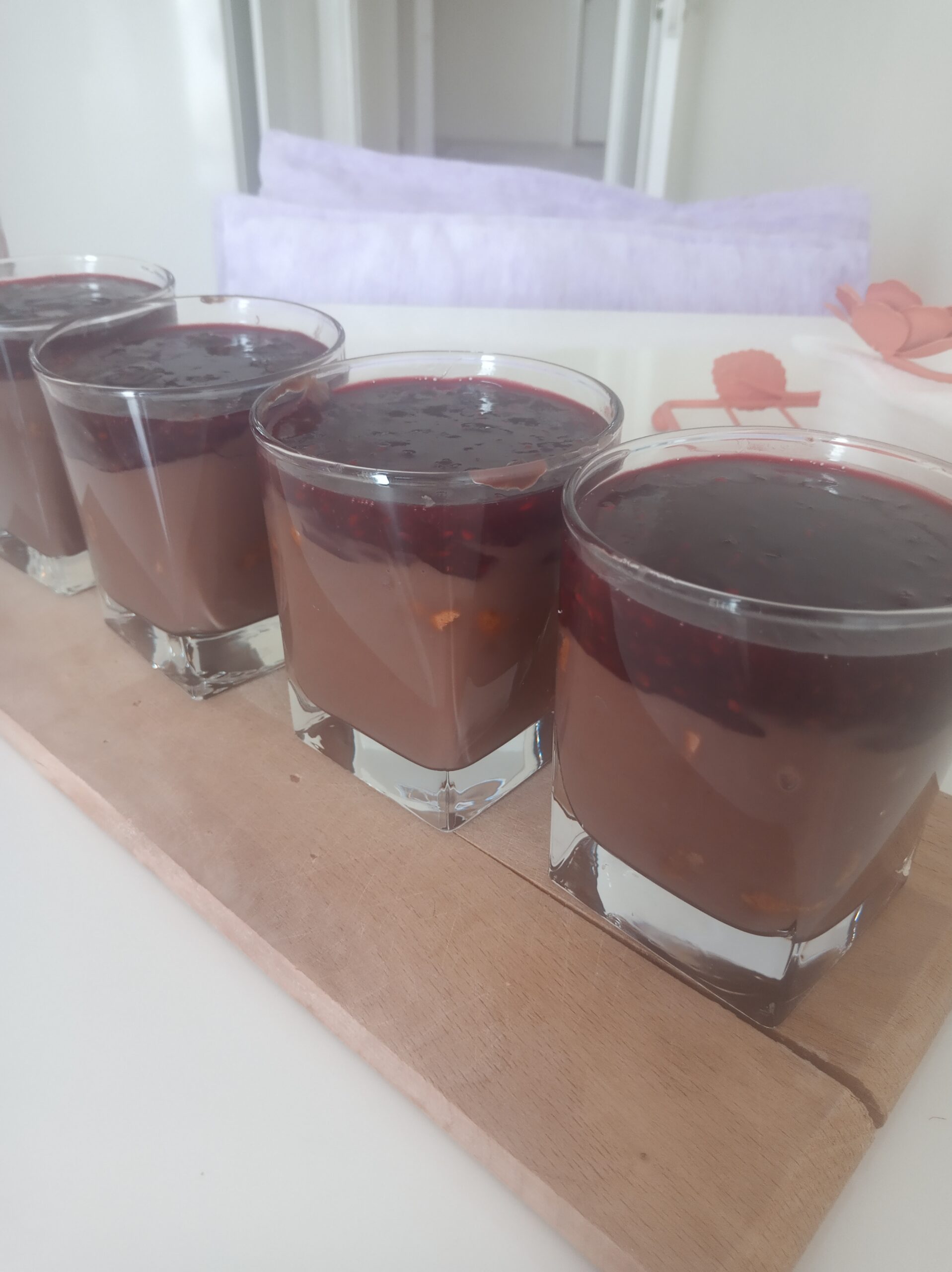Çikolatalı Böğürtlenli tatlı tarifi