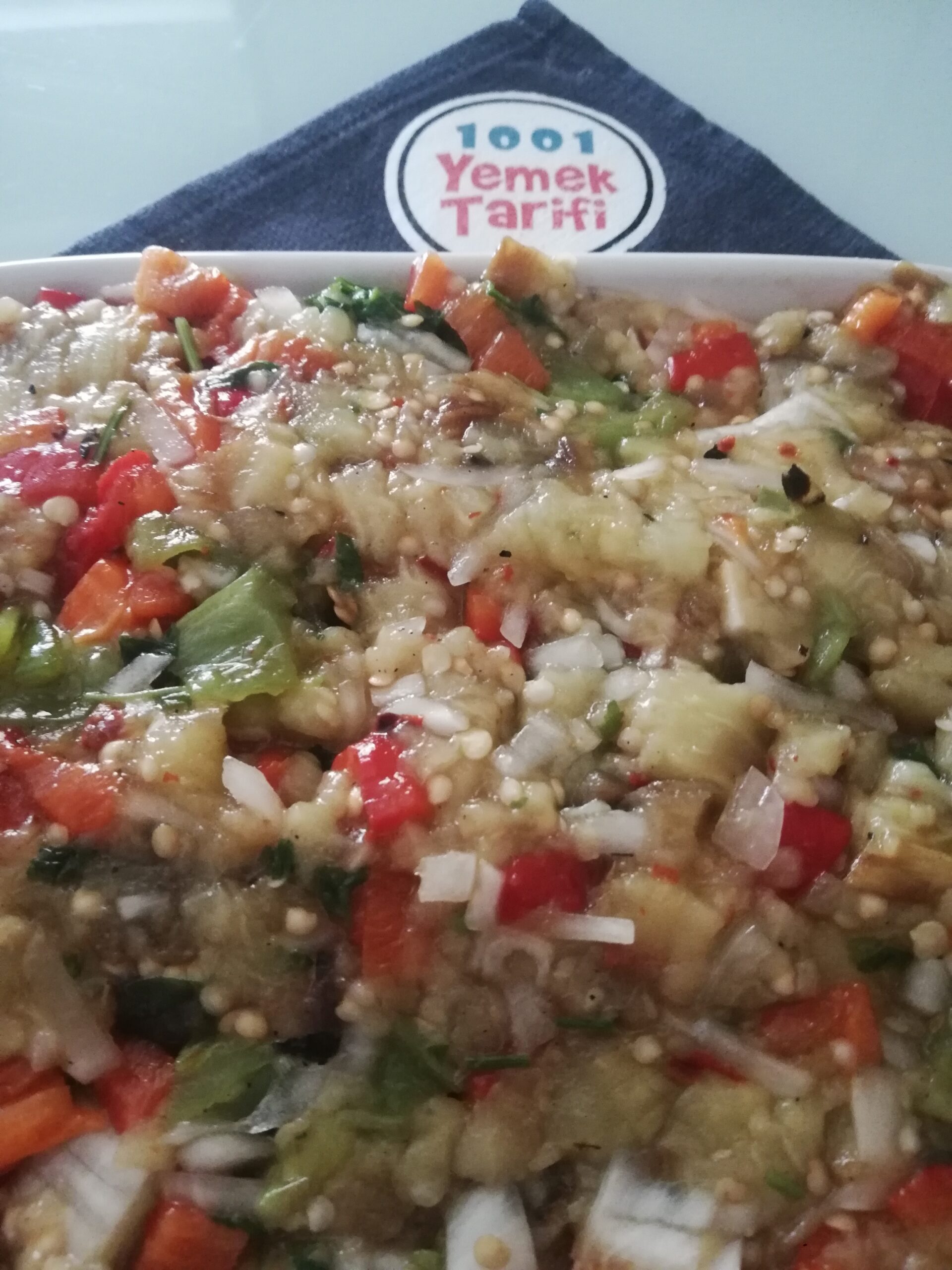 Közlenmiş patlıcan salatası tarifi, nasıl yapılır?