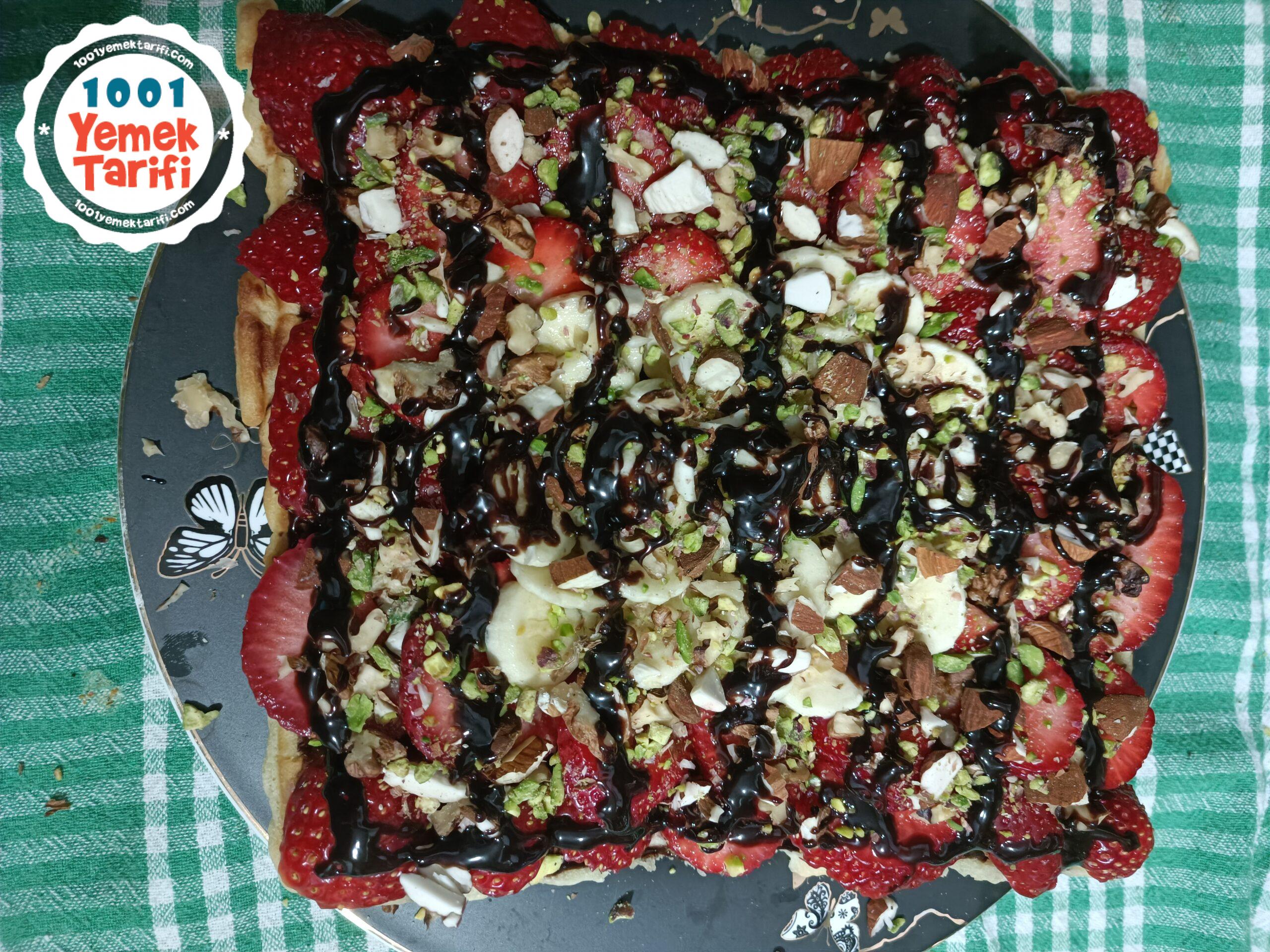 Kuru Meyveli Çilekli Muzlu Waffle