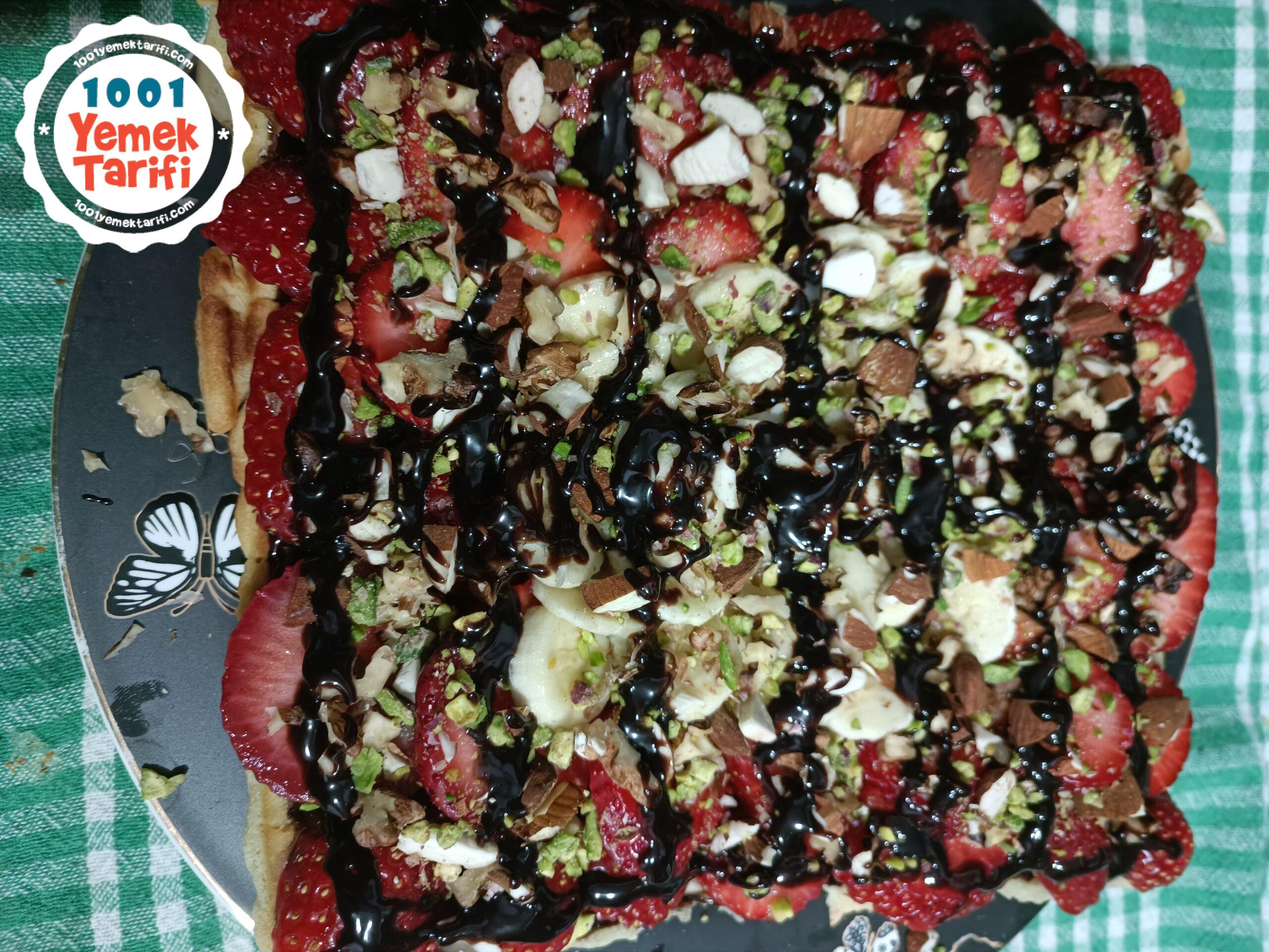 Kuru Meyveli Çilekli Muzlu Waffle