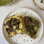 Ekmek üzeri Avokadolu yumurtalı ve mantar