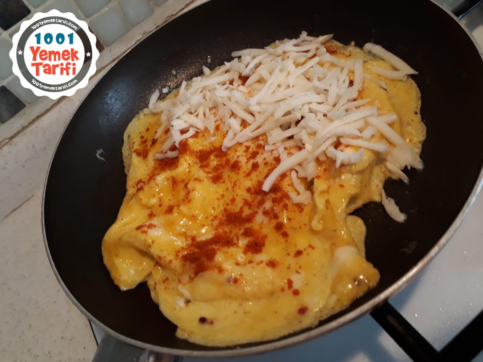 Kaşarlı Omlet
