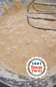 tıktan sonra yağlanmış borcama dökelim. 170 derecede 35 dakika pişirelim.