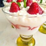 Krem-santi-Pudingli-cilek-Tatlisi-nasil-yapilir-kolay-yapimi-1001yemektarifi