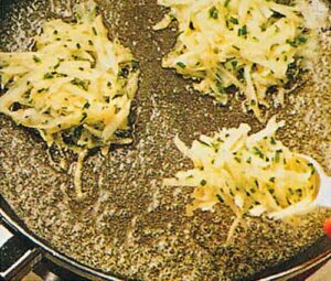 Patatesli-Pancake-Tarifi-Kolay-ve-Nefis-Pancake-Yapimi-nasil-yapilir-kac-kalori-1001yemektarifi-2