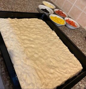 Ev Yapımı Pratik Pizza Tarifi