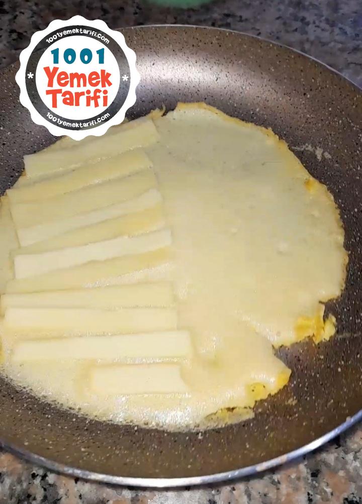 Kabarık Kaşarlı Omlet