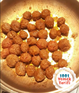 Tencerede sulu Kofteli Patlican Yemegi-1001yemektarifi
