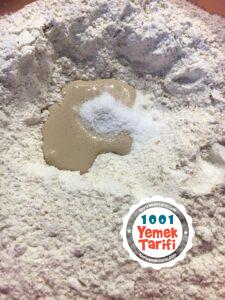 Tombik hamburger ekmeği ve soslu tavuk burger tarifi