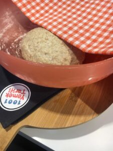 Tombik hamburger ekmeği ve soslu tavuk burger tarifi