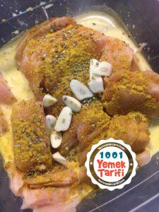 Tombik hamburger ekmeği ve soslu tavuk burger tarifi