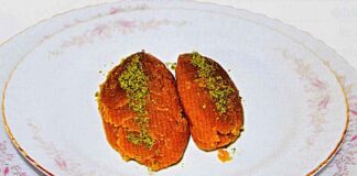 Un Helvasi Tarifi-Nefis Pekmezli Un Helvasi Nasil Yapilir-kac kalori-resimli tatli tarifleri-1001yemektarifi