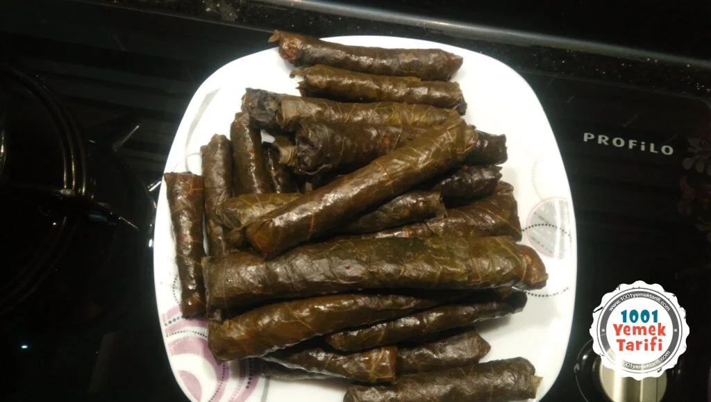 Zeytinyagli sarma tarifi-bulgurlu sarma yapimi-sarma nasil yapilir kac kalori-puf noktasi