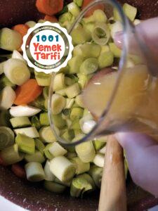 Zeytinyağlı Pırasa Yemeği Tarifi