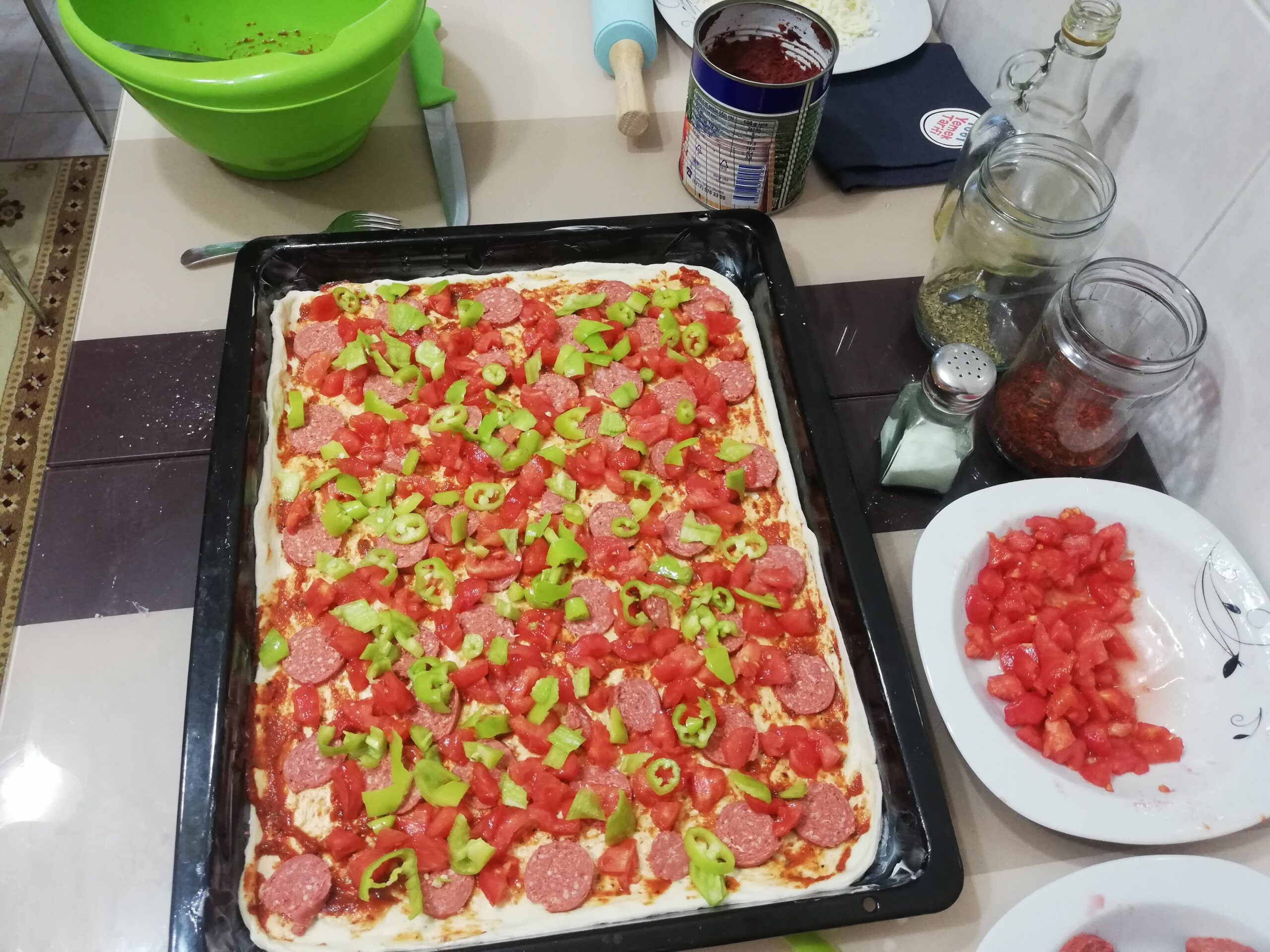 Ev Yapımı Karışık Pizza