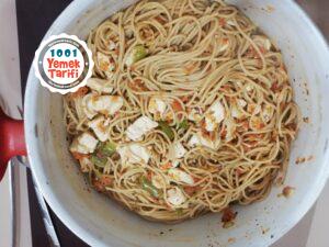 Domates Soslu Spagetti tarifi
