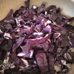 Yoğurtlu Mor Lahana Salatası Tarifi