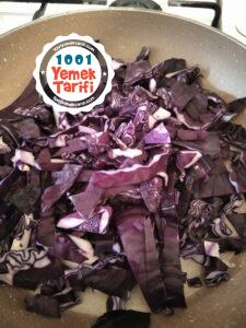 Yoğurtlu Mor Lahana Salatası Tarifi
