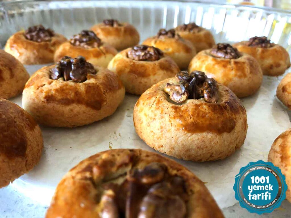 cevizli-sekerpare-tarifi-nasil-yapilir-kac-kalori-nefis-kolay-ev-yapimi-1001yemektarifi-puf noktalari-noktasi