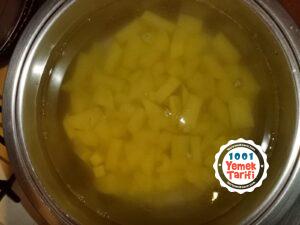 ispanyol mutfağından Romesco ve yoğurt soslu patates bravas