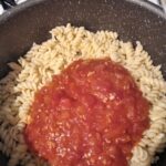 Domates Soslu Ton Balıklı Makarna Nasıl Yapılır