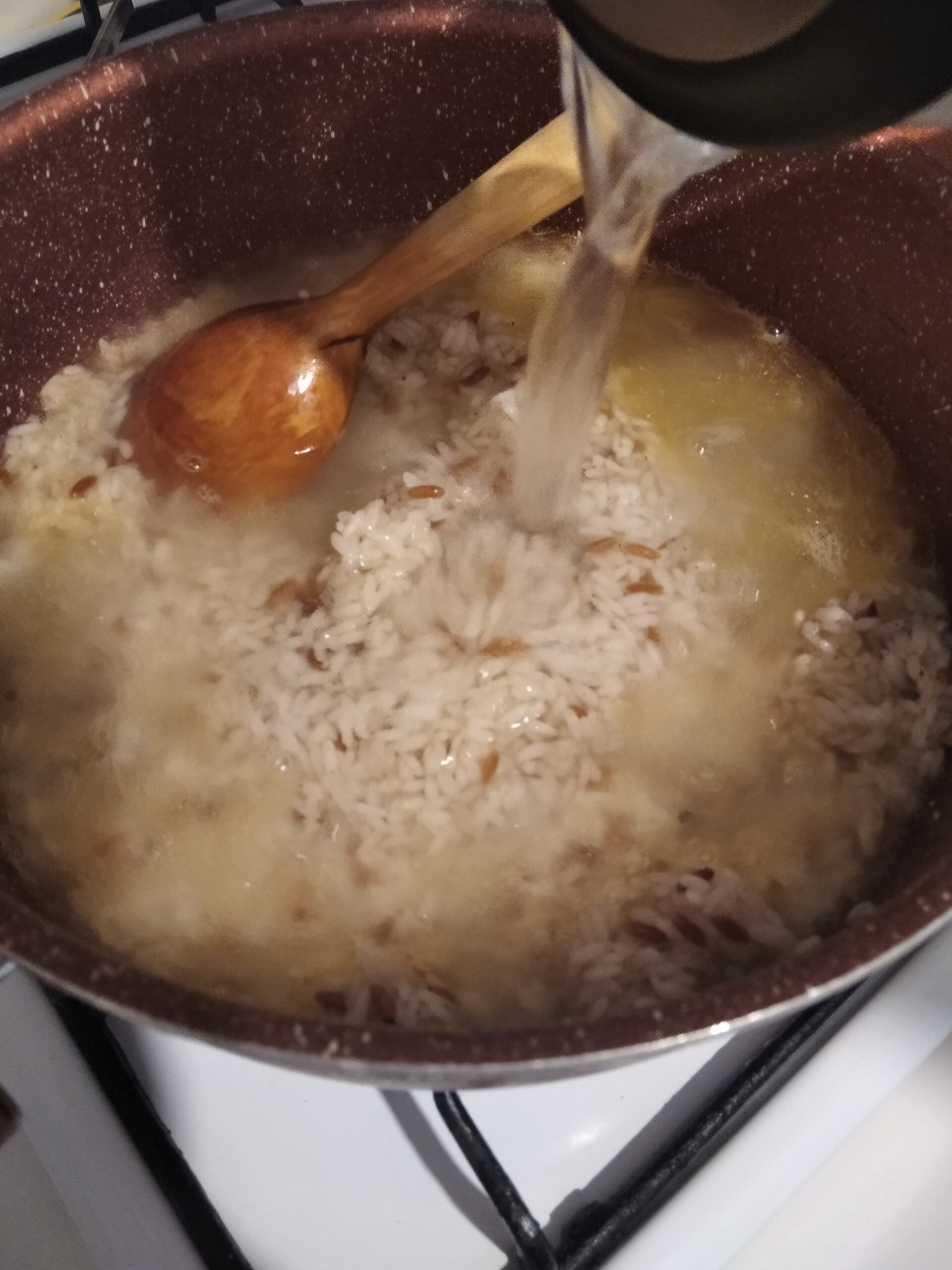Şehriyeli ve Bezelyeli Pirinç Pilavı Tarifi