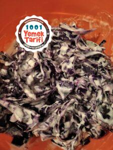 Yoğurtlu Mor Lahana Salatası nasıl yapılır