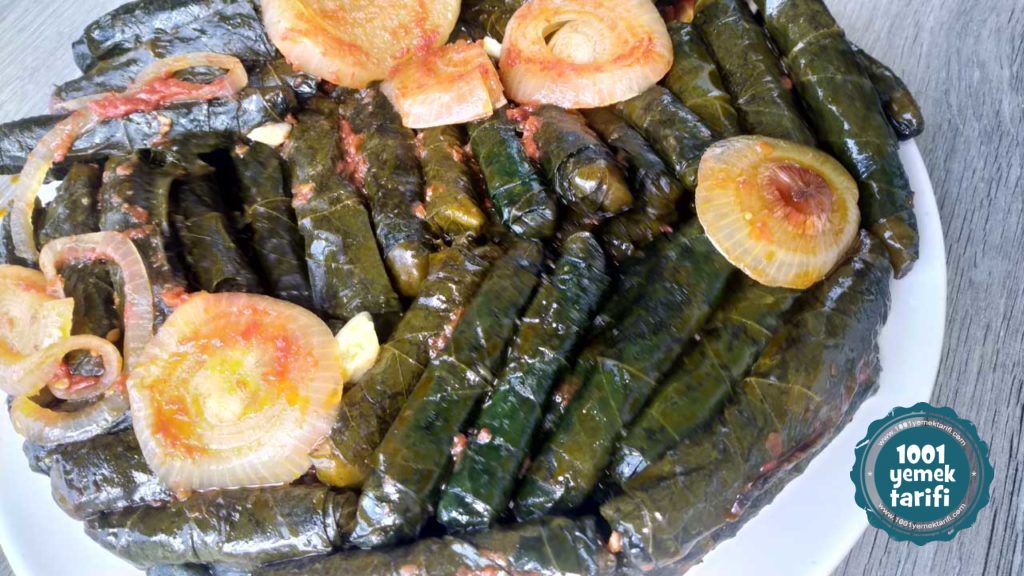 dut-yapragi-sarmasi-tarifi-nasil yapilir-kac kalori-kolay-puf noktasi-nefis-1001yemektarifi