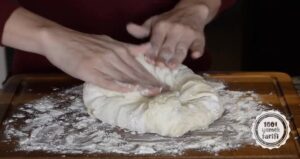 Evde Ekmek Tarifi: Döküm Tencerede Ev Yapımı Ekmek Yapımı | Ekşi Mayalı