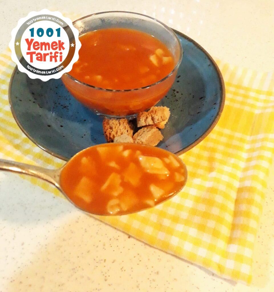 Erişteli Domates Çorbası