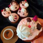 ev-yapimi-kolay-cupcake-yapimi-nefis-muffin-tarifi-puf-noktasi-kramali-cupcake-tatlisi-yapilisi-nasil-yapilir-kac-kalori-1001yemektarifi