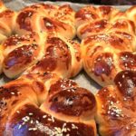 ev-yapimi-yumusacik-acma-tarifi-nefis-ve-kolay-1001yemektarifi-pogaca-nasil-yapilir-kac-kalori-puf-noktasi