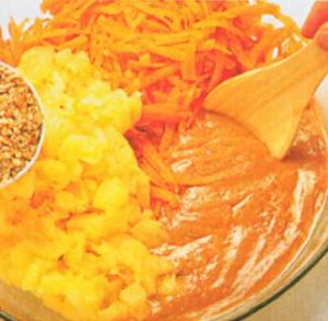 havuc-ve-ananasli-kek-tarifi-yapimi-nefis-kolay-ev-yapimi-1001yemektarifi-adim-adim-fotografli-resimli-2