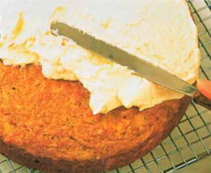 havuc-ve-ananasli-kek-tarifi-yapimi-nefis-kolay-ev-yapimi-1001yemektarifi-adim-adim-fotografli-resimli