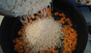 havuclu pirinc pilavi tarifi-yapimi-nasil yapilir-kac kalori