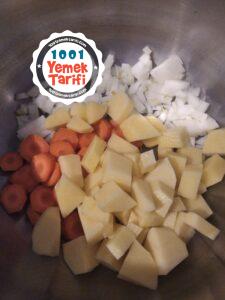 Sebzeli Kırmızı Mercimek Çorbası