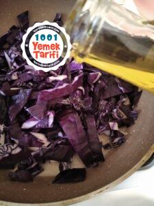 Yoğurtlu Mor Lahana Salatası Tarifi