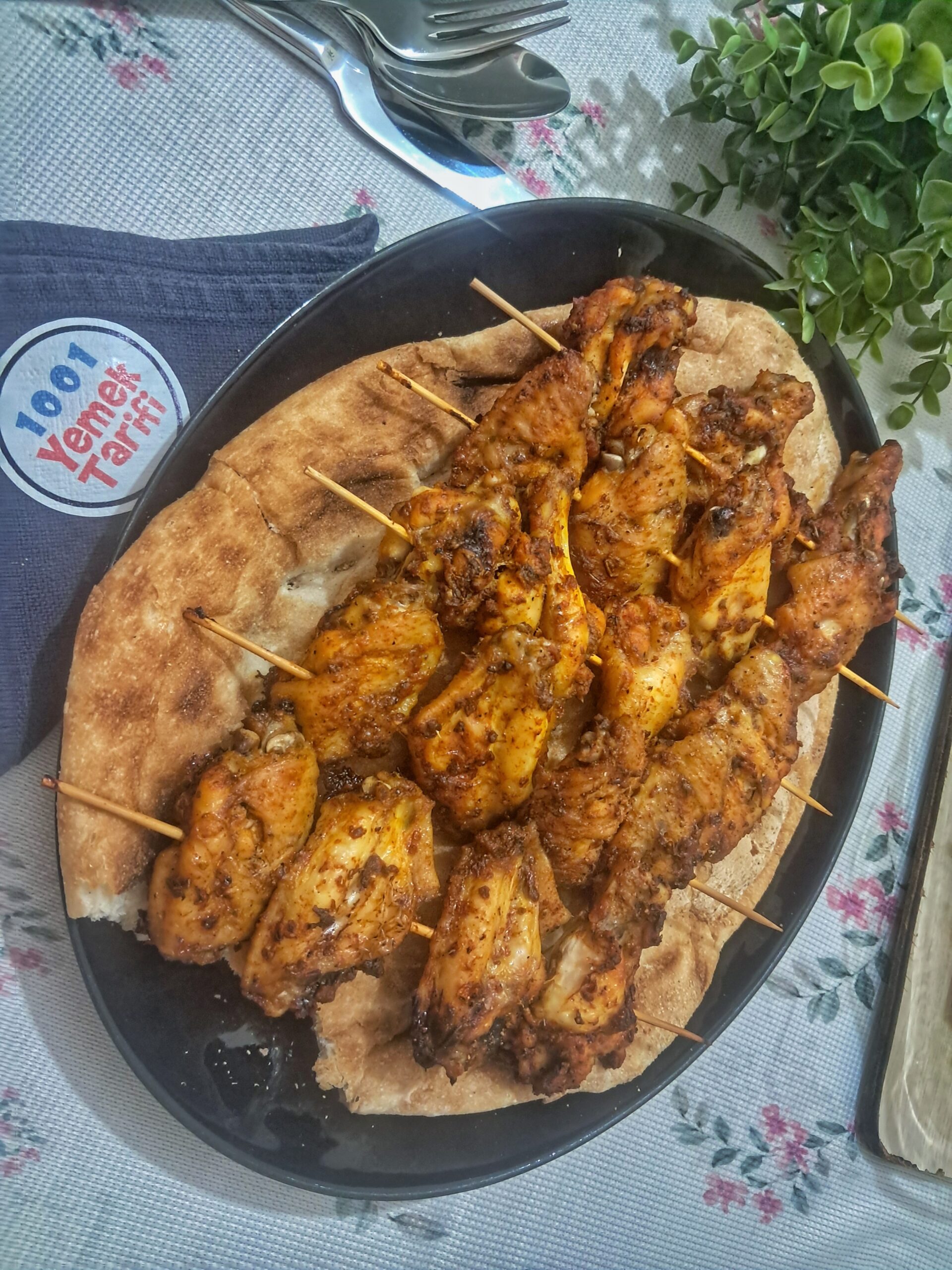 Mangal Tadında Soslu Kanat Tarifi