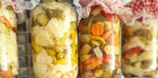 karisik tursu tarifi-tursu yapimi-kolay kitir-bozulmayan kornison-biber-karisik tursu nasil yapilir-puf noktasi-1001yemektarifi