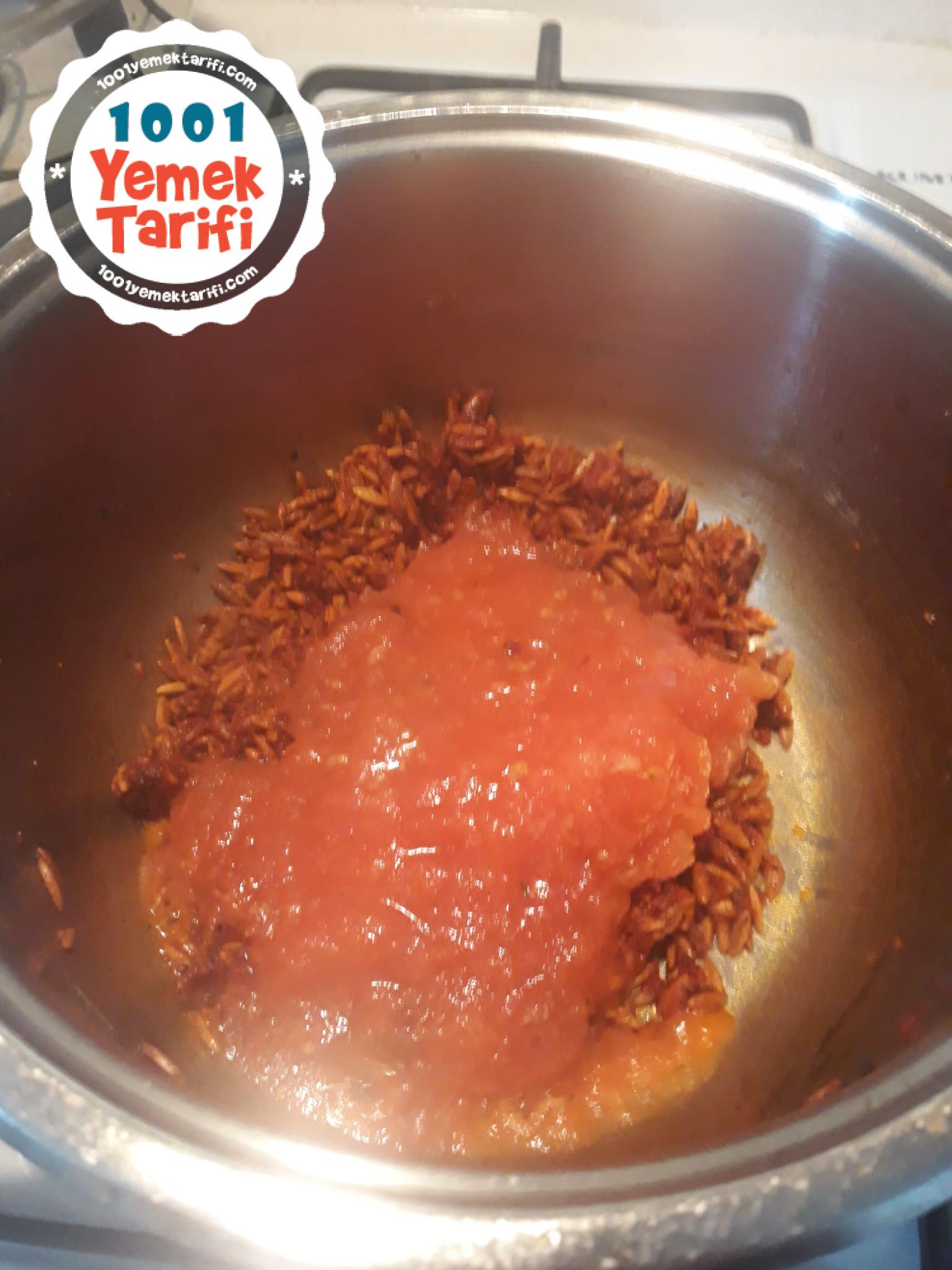 Kıymalı Arpa Şehriye Çorbası