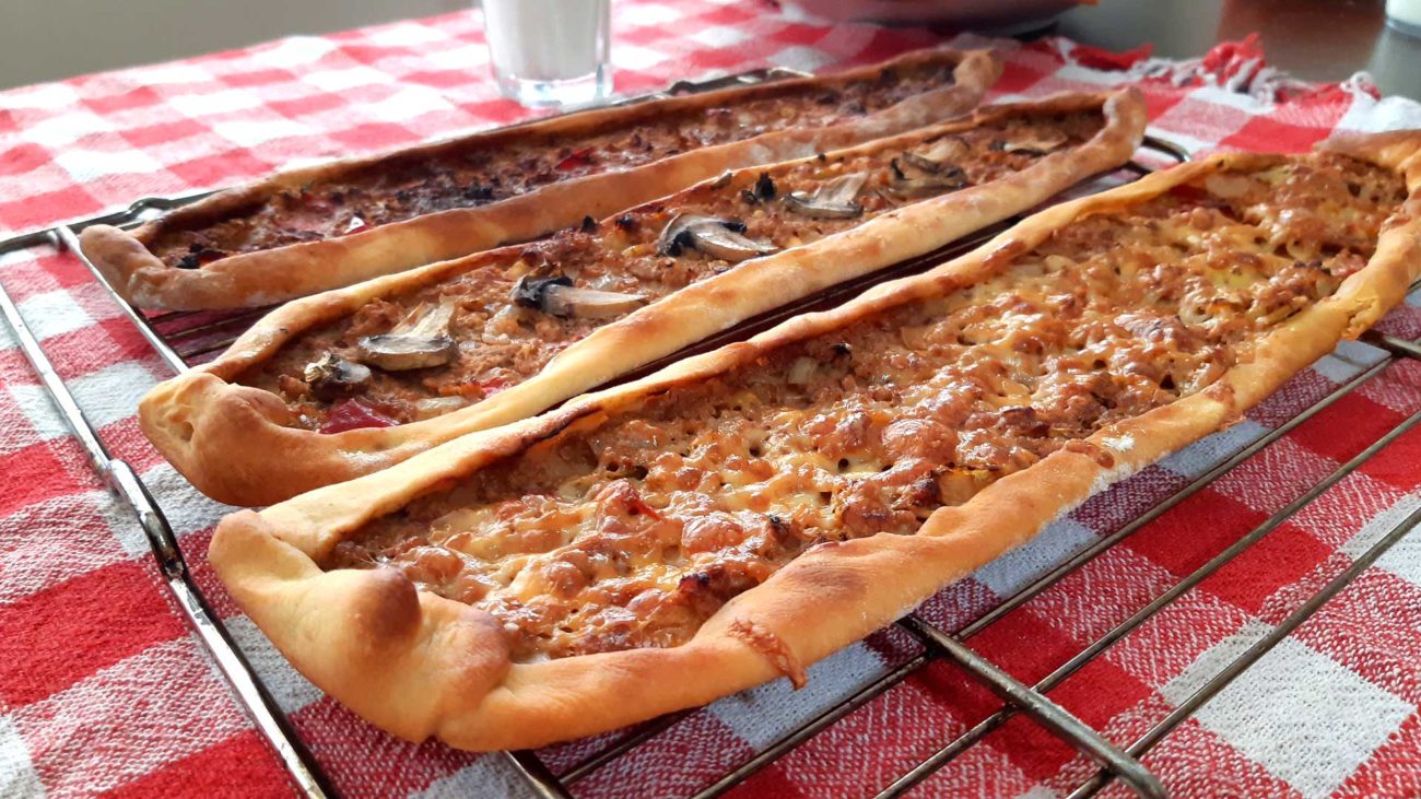 Evde Kıymalı Pide Tarifi Kaşarlı ve Mantarlı Çeşitleriyle (kaç kalori Evde Kıymalı Pide Tarifi Kaşarlı ve Mantarlı Çeşitleriyle (kaç kalori