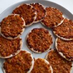 vegan lahmacun tarifi-fındık lahmacun nasıl yapılır-kaç kalori-ev yapımı