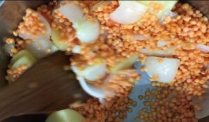 mercimek corbasi tarifi nasil yapilir kac kalori-kolay corba