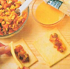 meyveli-pay-tarifi-nasil-yapilir-yapimi-nefis-kac-kalori-1001yemektarifi-resimli-fotografli-adim