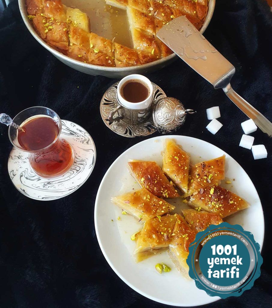 nefis-el-yapimi-baklava-tarifi-nasil-yapilir-kac kalori-nefis-kolay-puf noktalari-1001yemektarifi
